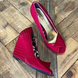 Qupid Red Peep Toe Wedge Heels Tiered Back Party Shoes Size 7.5‎